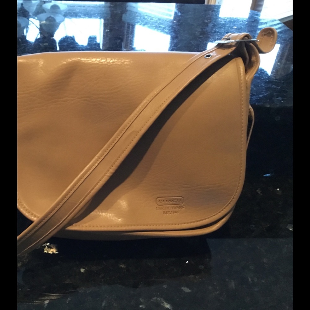 Vintage Coach Bag.  Excellent Condition Tan